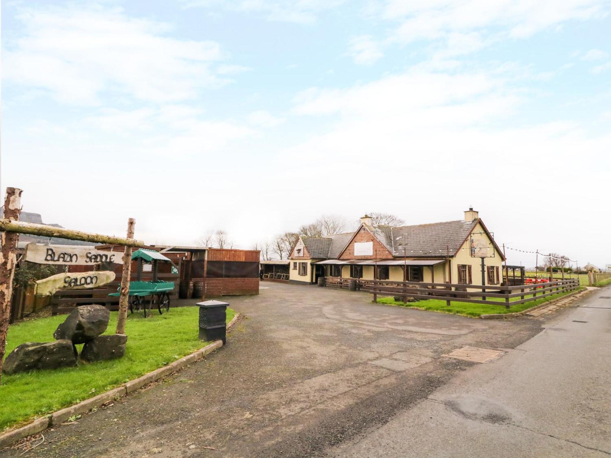 Apache Falls Lodge Limavady Luaran gambar