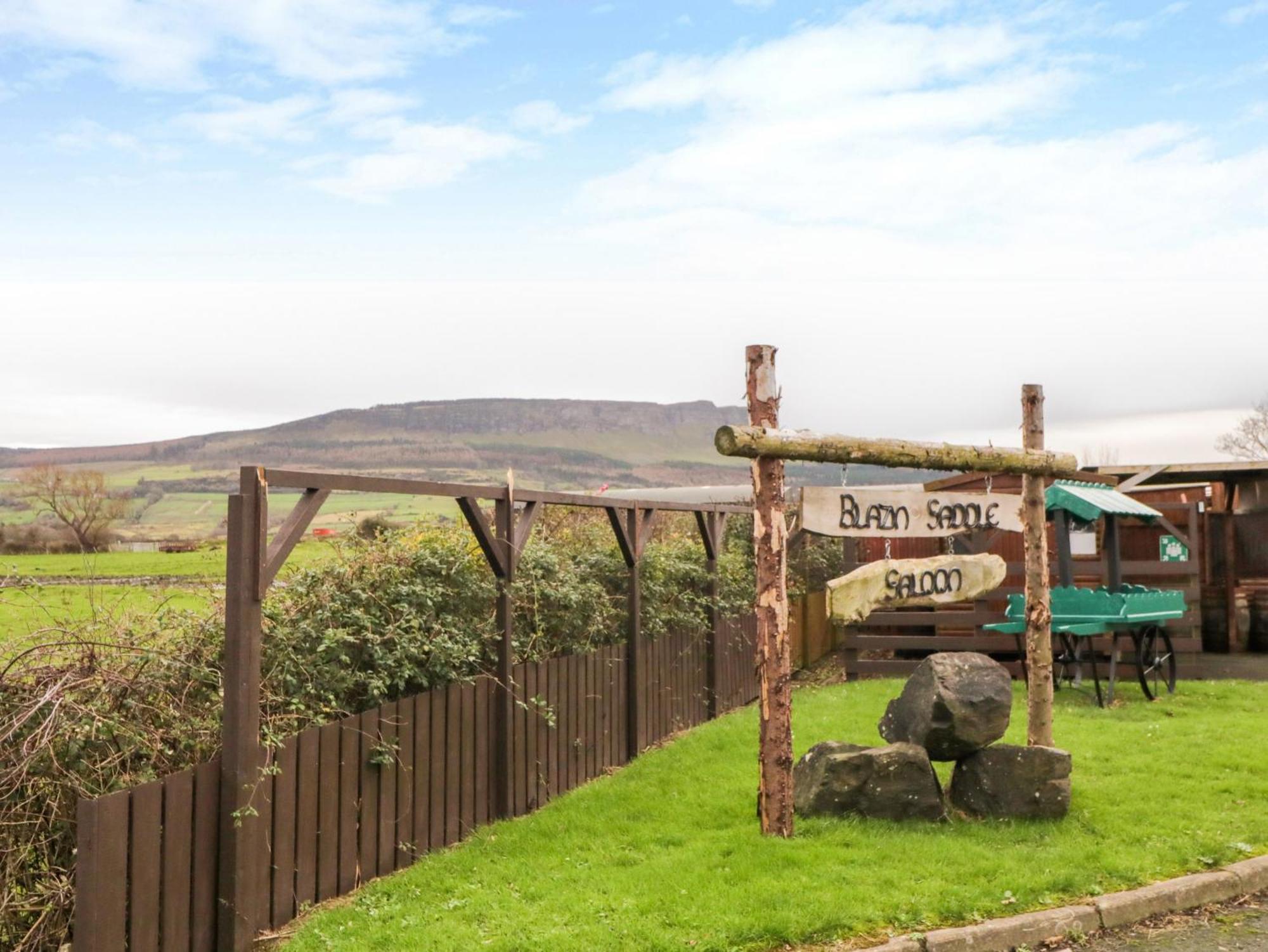 Apache Falls Lodge Limavady Luaran gambar